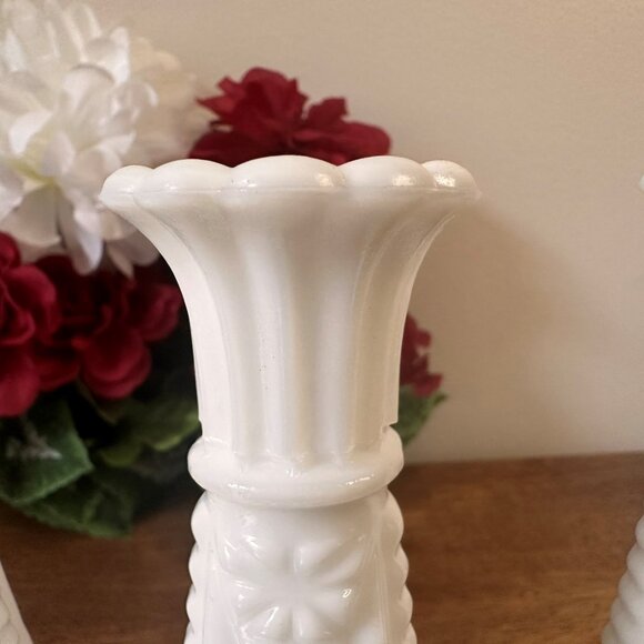 Set of 3 Milk Glass Bud Vases Diamond Point and Scalloped Edge Vintage Wedding - Picture 6 of 8